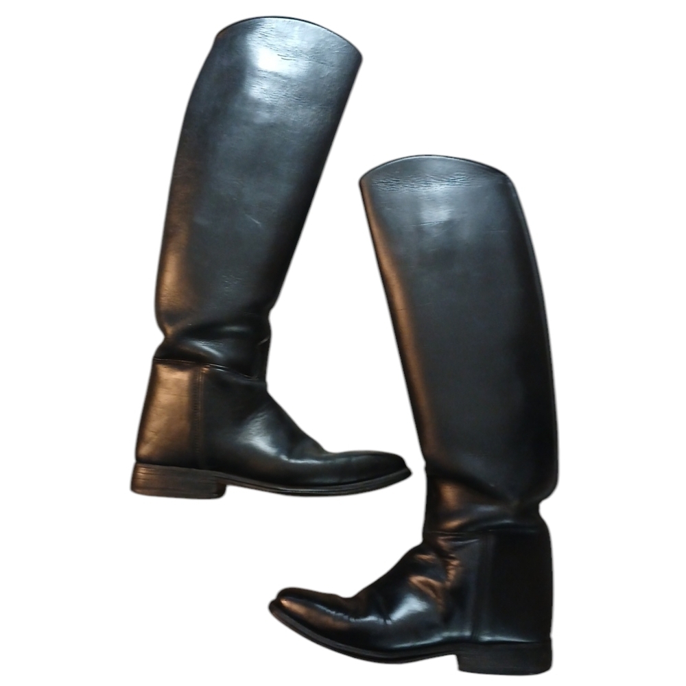 Elegant Black Leather Riding Boots